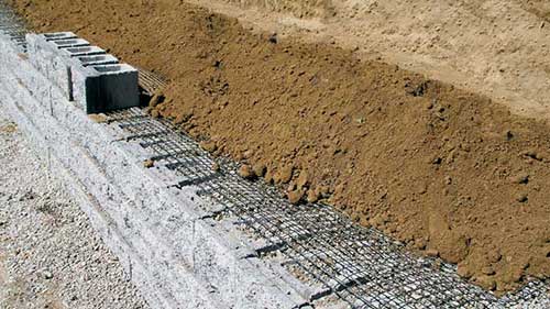 geogrid placed over retaining wall block